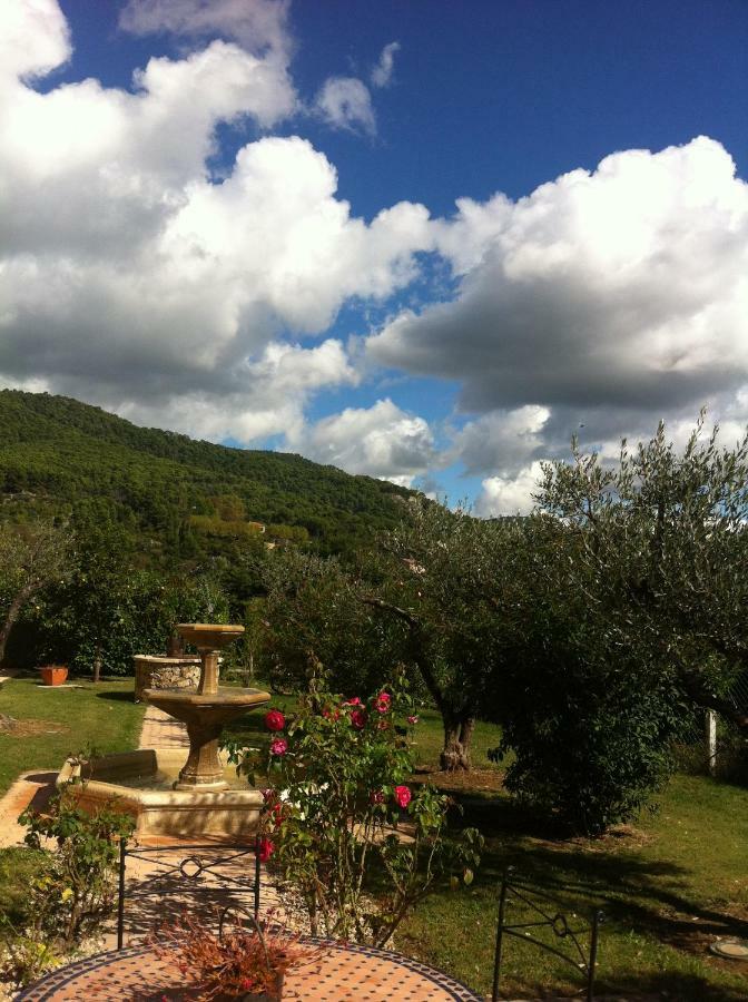 Les Cigales Des Pres Appartement Aups Buitenkant foto